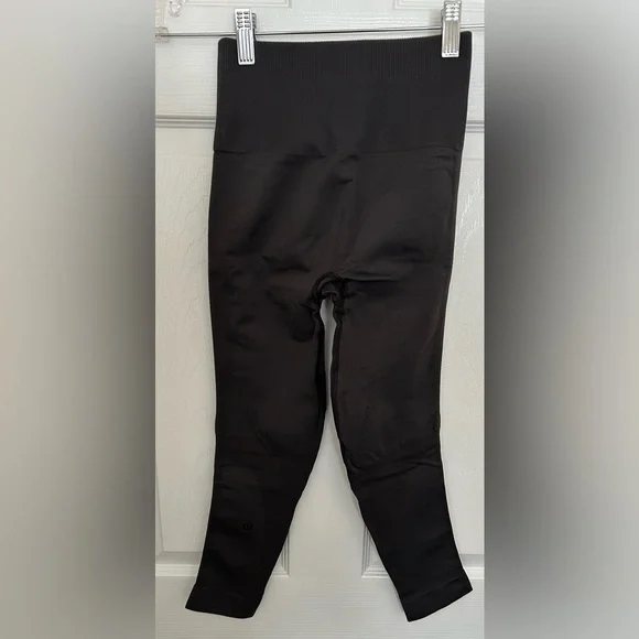 Lululemon Zone In Crop - Picture 9 of 9